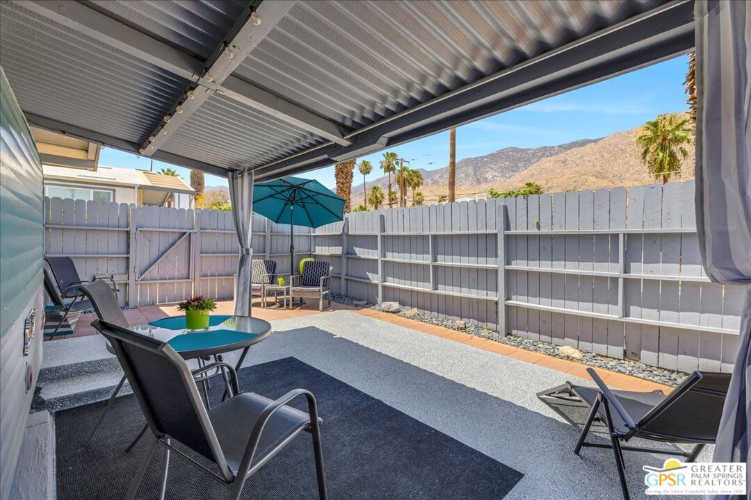 107 Caravan St