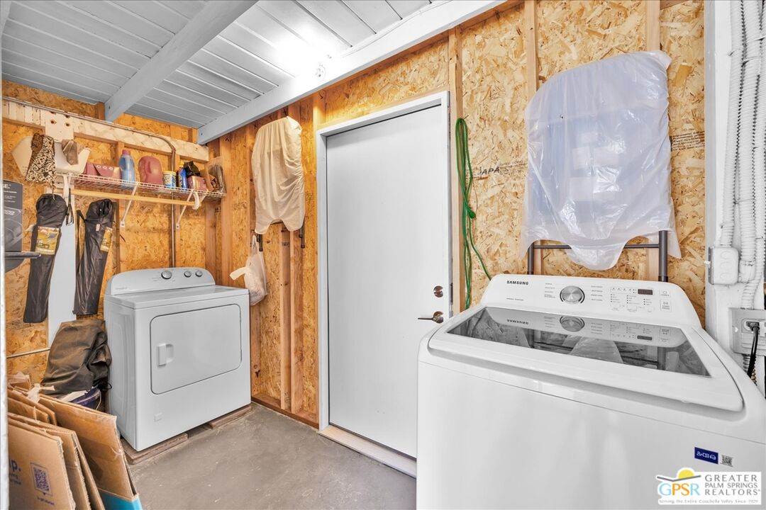 107 Caravan St