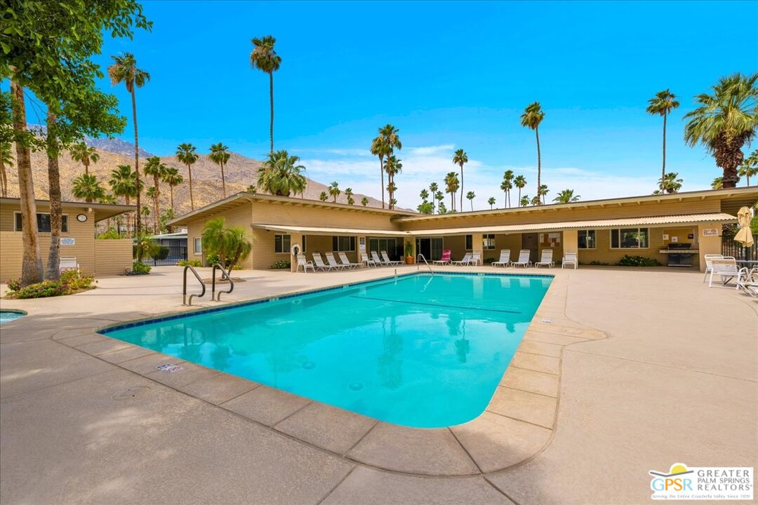 107 Caravan St