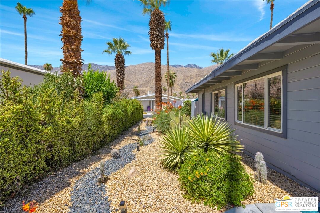 107 Caravan St