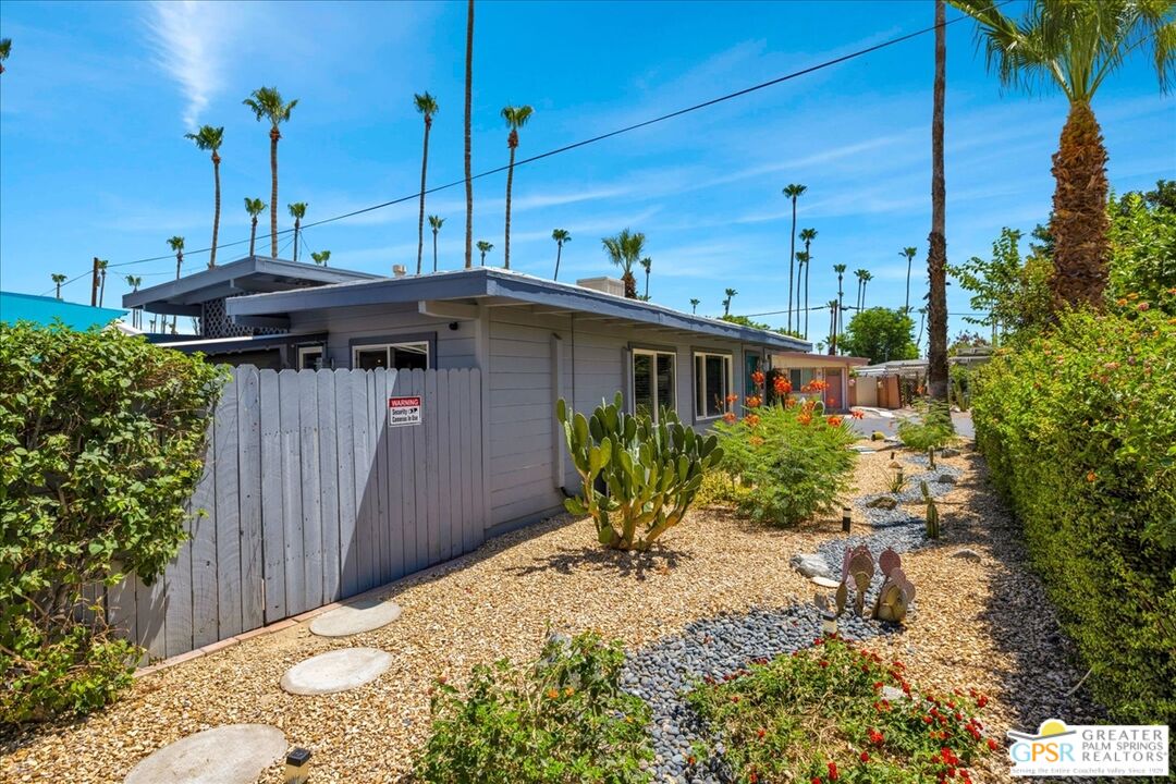107 Caravan St