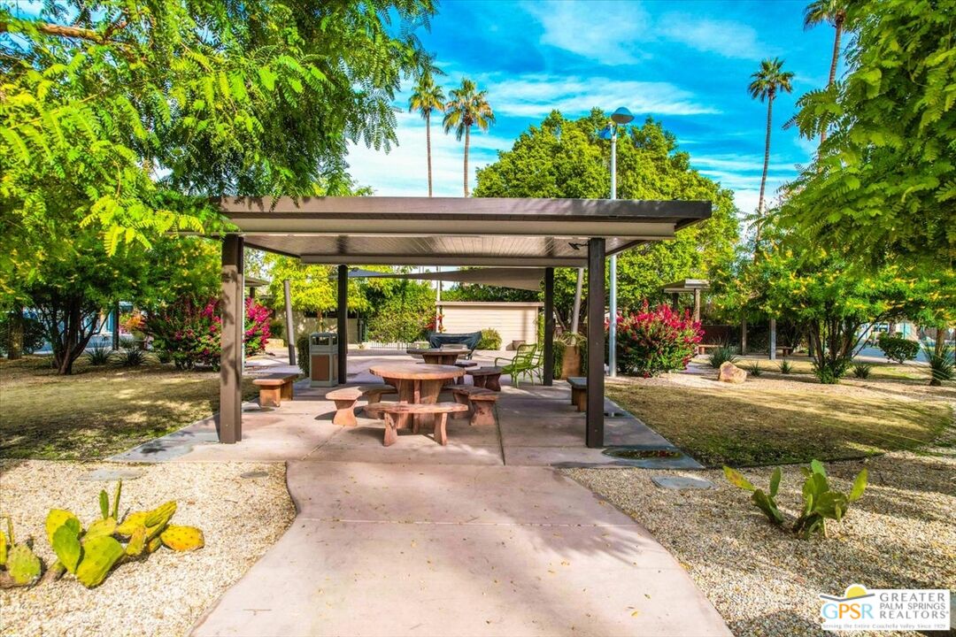 107 Caravan St