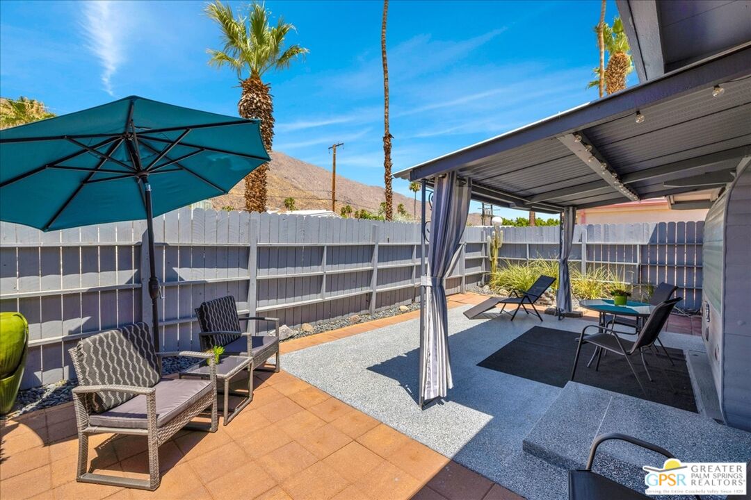 107 Caravan St