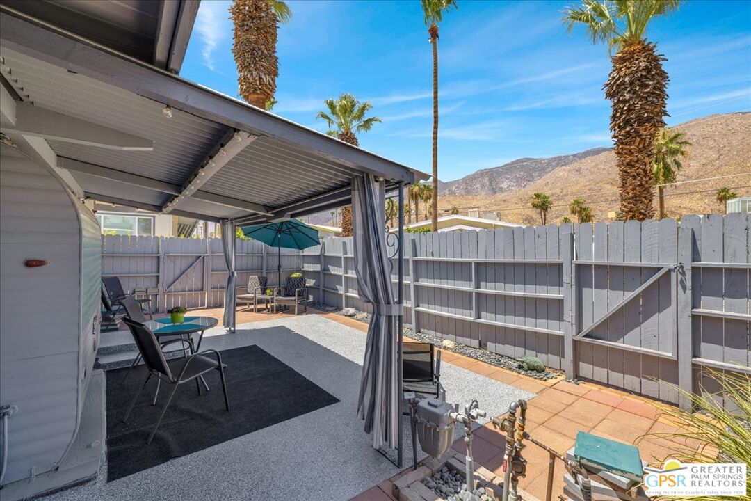 107 Caravan St