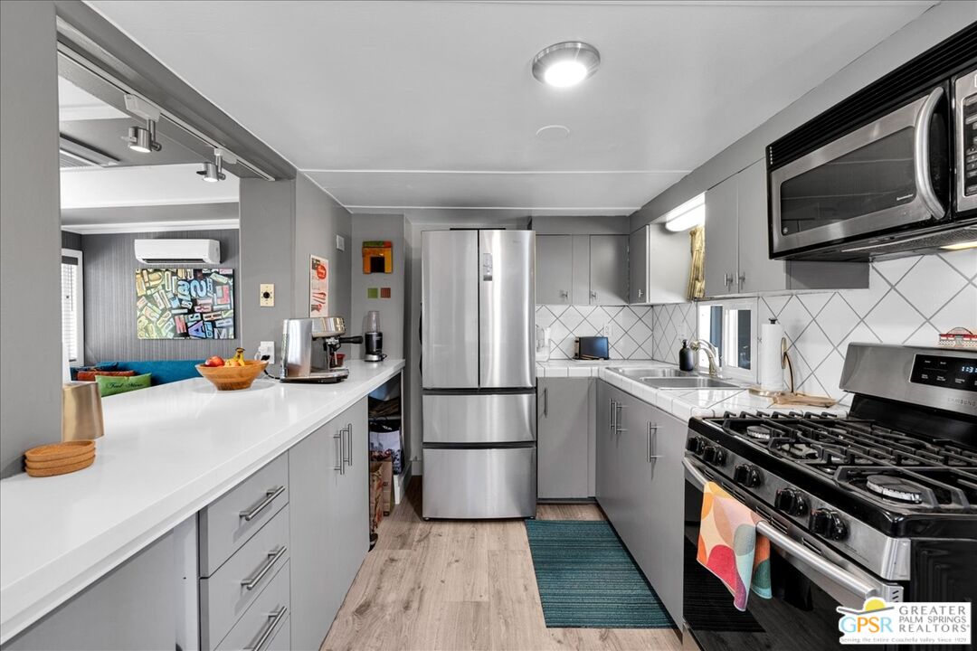 107 Caravan St