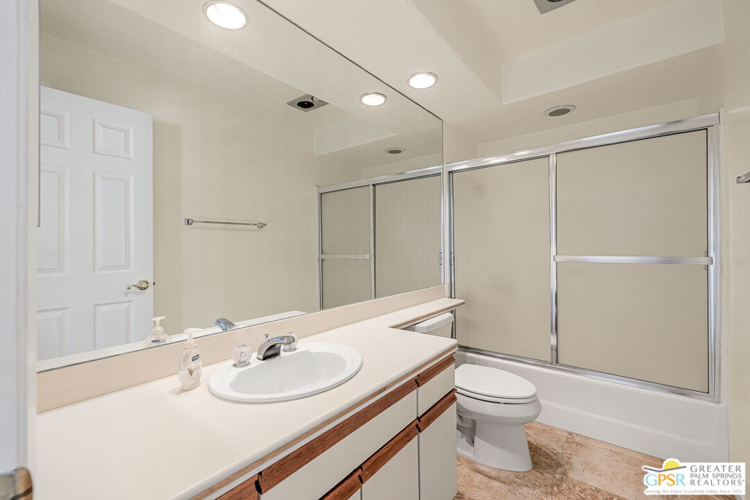 2700 E Mesquite Ave Unit: E26