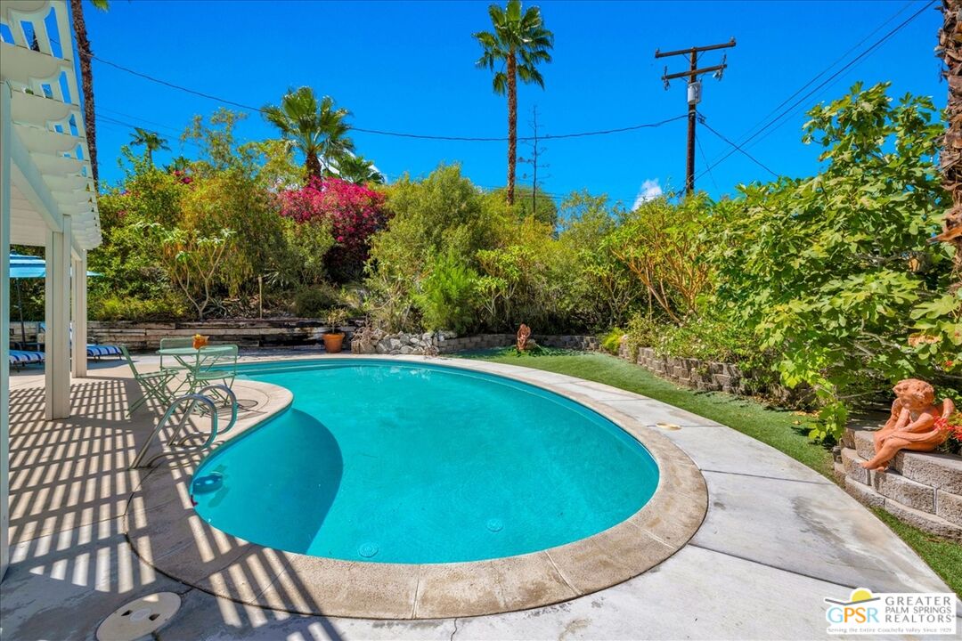 38061 Chuperosa Ln