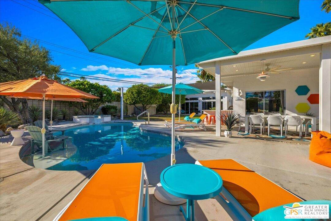 657 N Juanita Dr