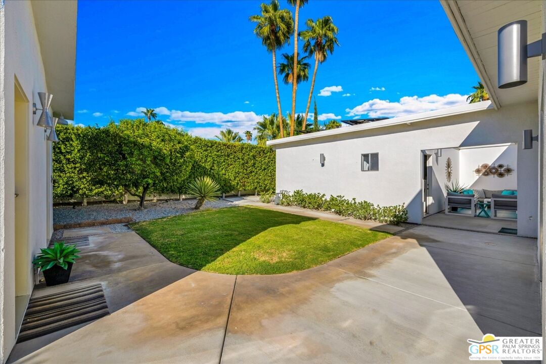 657 N Juanita Dr