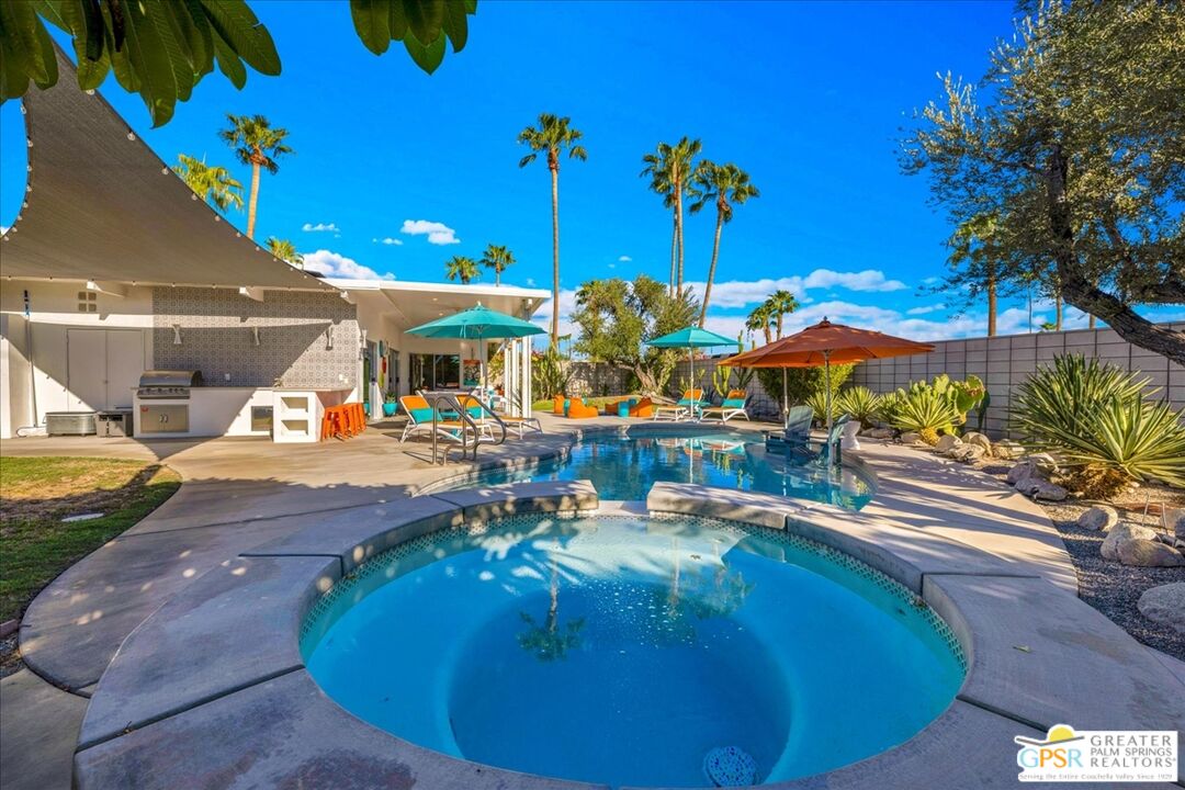 657 N Juanita Dr