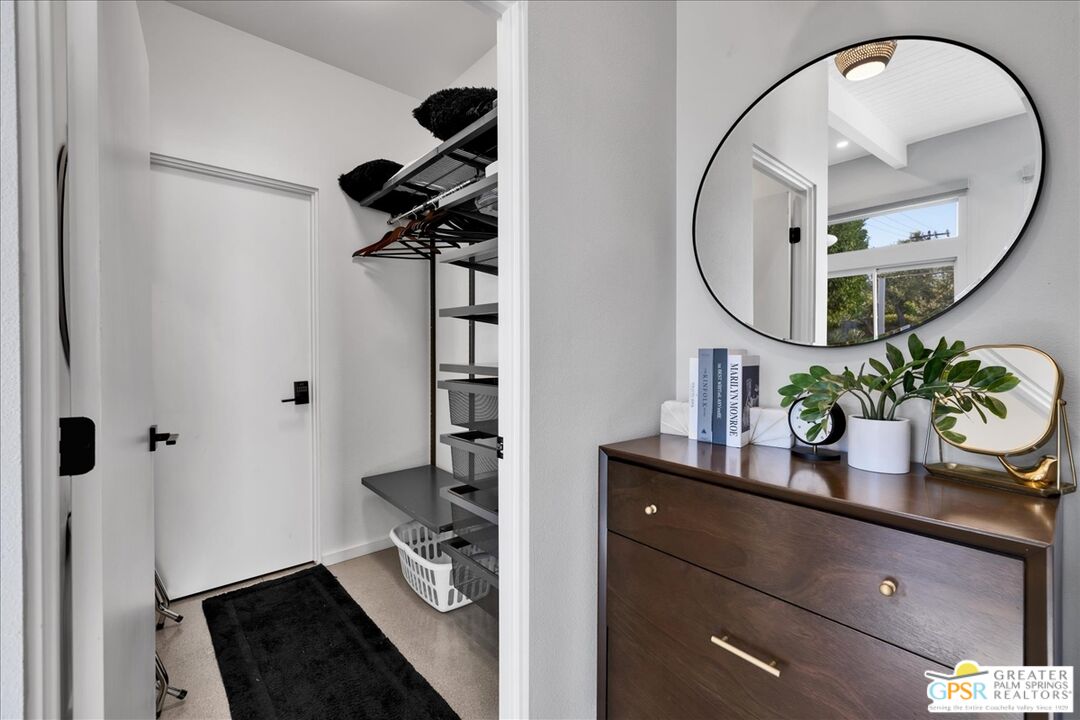 657 N Juanita Dr