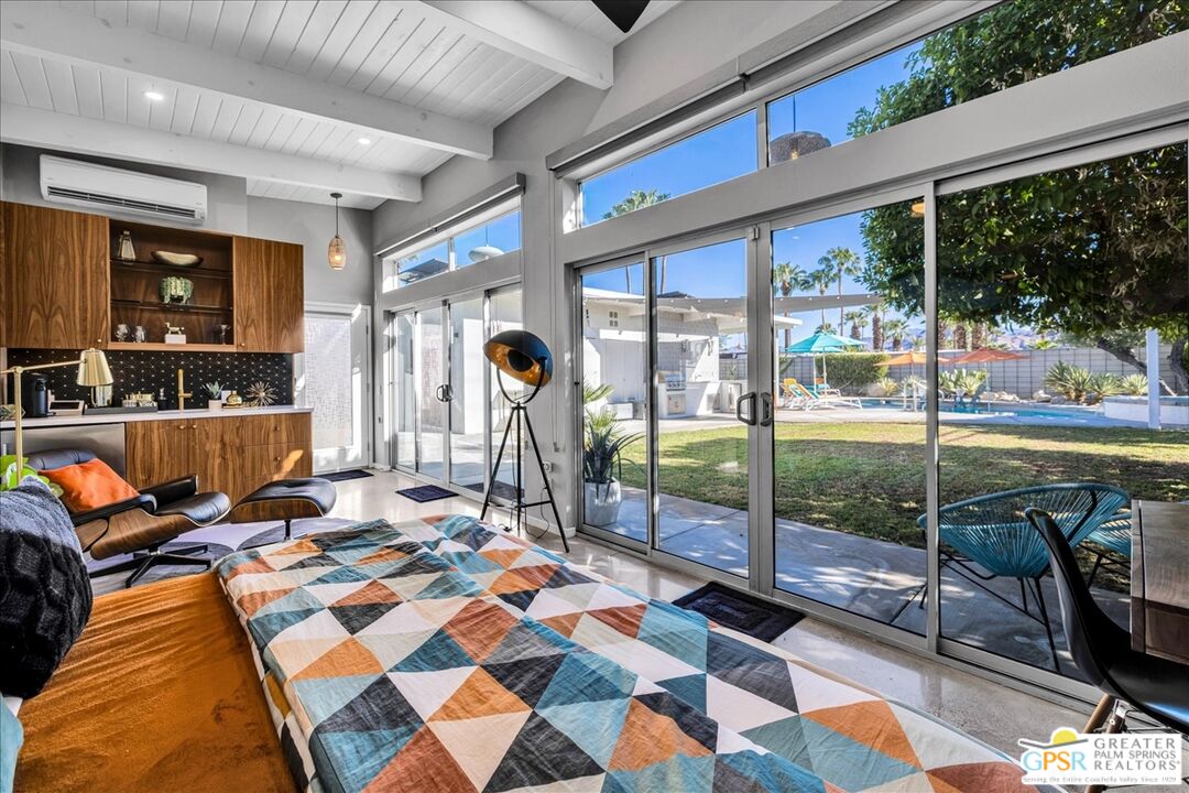 657 N Juanita Dr