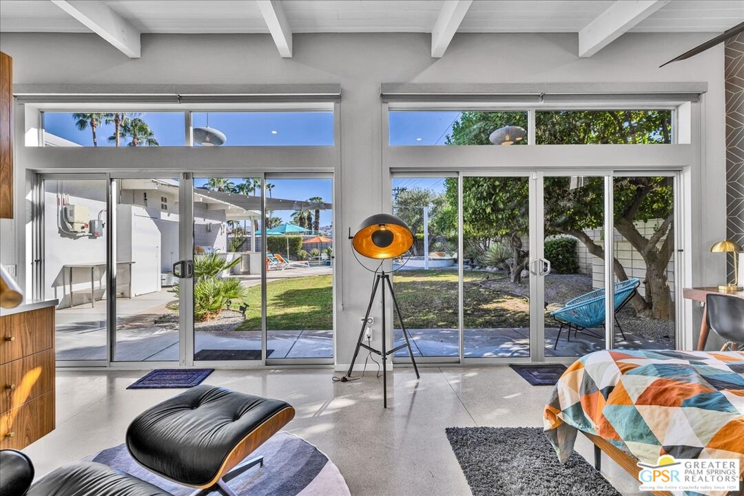 657 N Juanita Dr