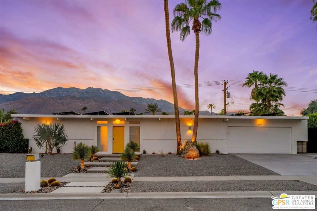 657 N Juanita Dr