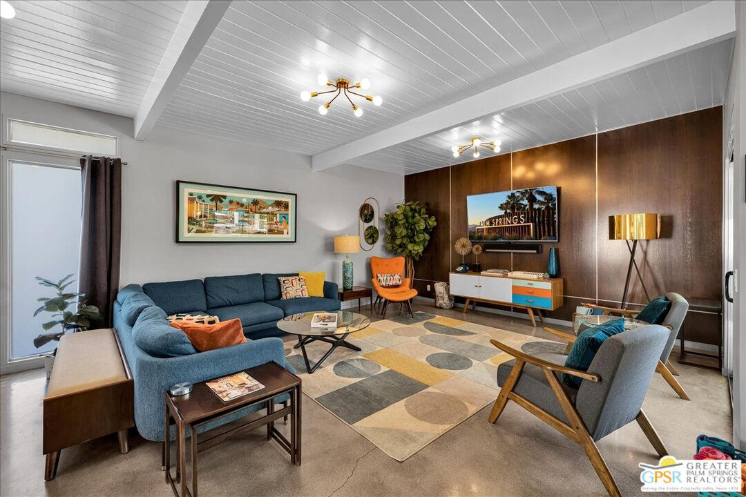657 N Juanita Dr