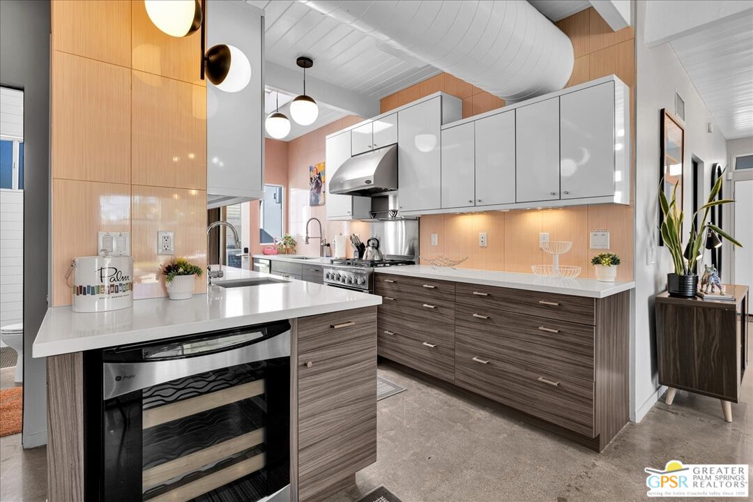 657 N Juanita Dr