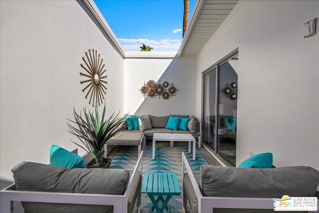 657 N Juanita Dr