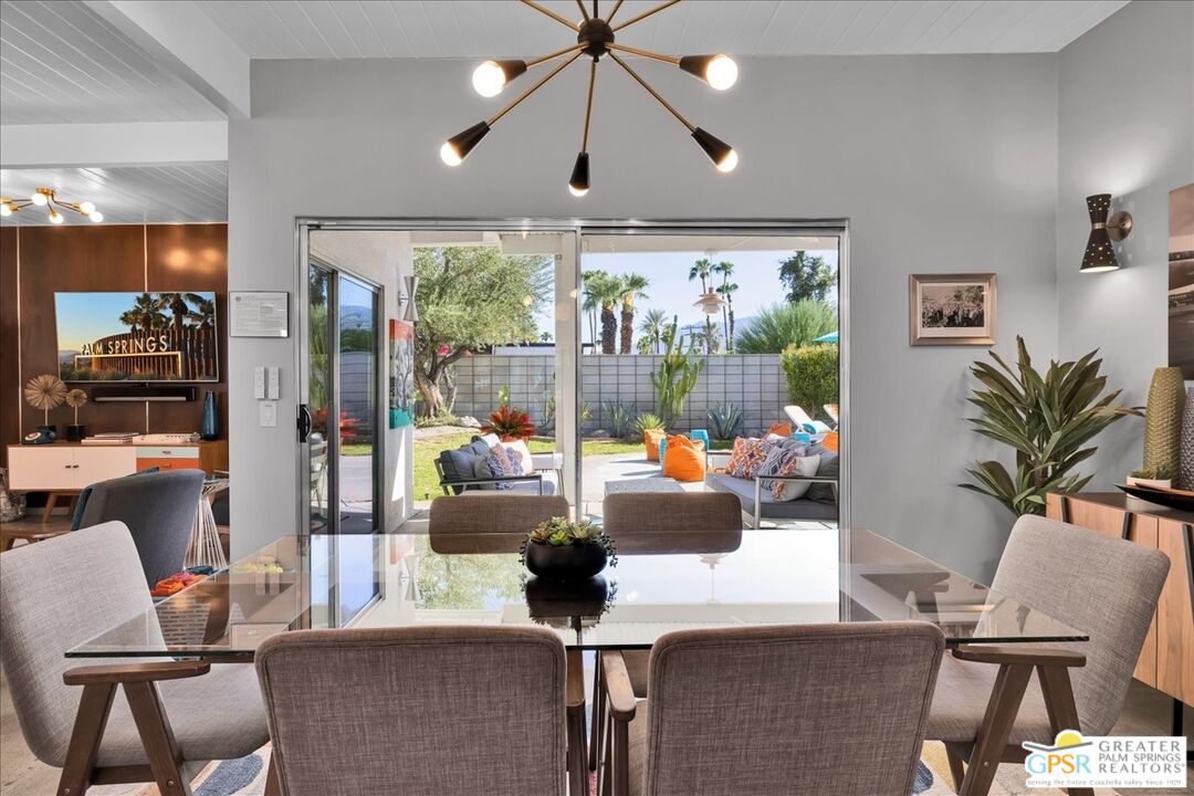657 N Juanita Dr