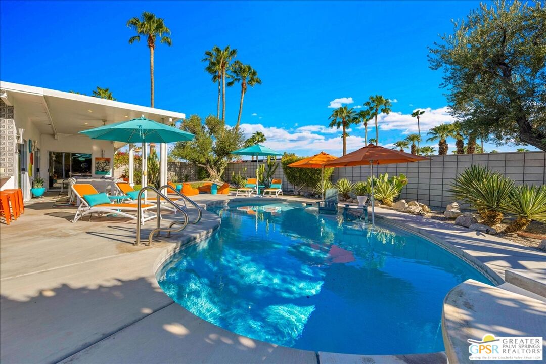 657 N Juanita Dr
