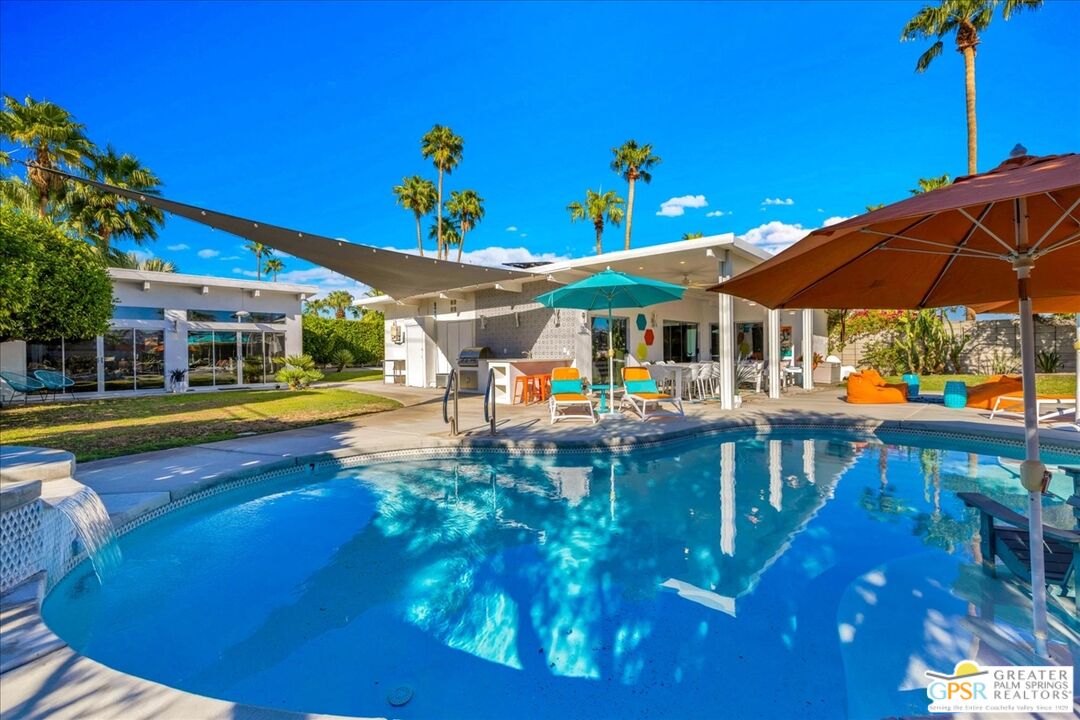 657 N Juanita Dr