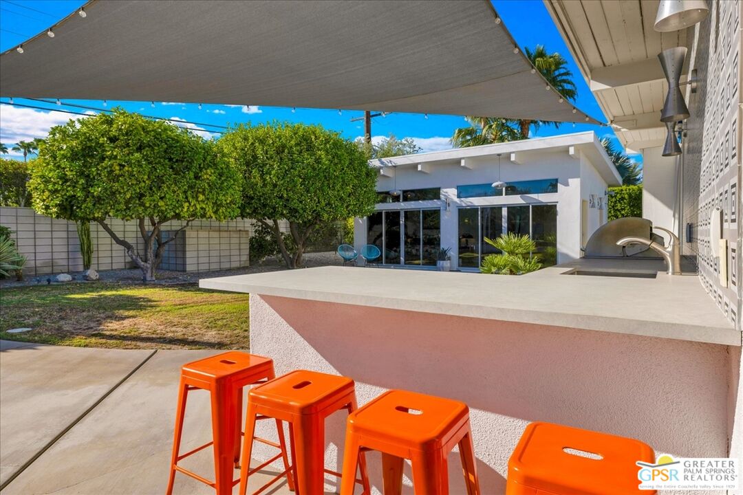 657 N Juanita Dr