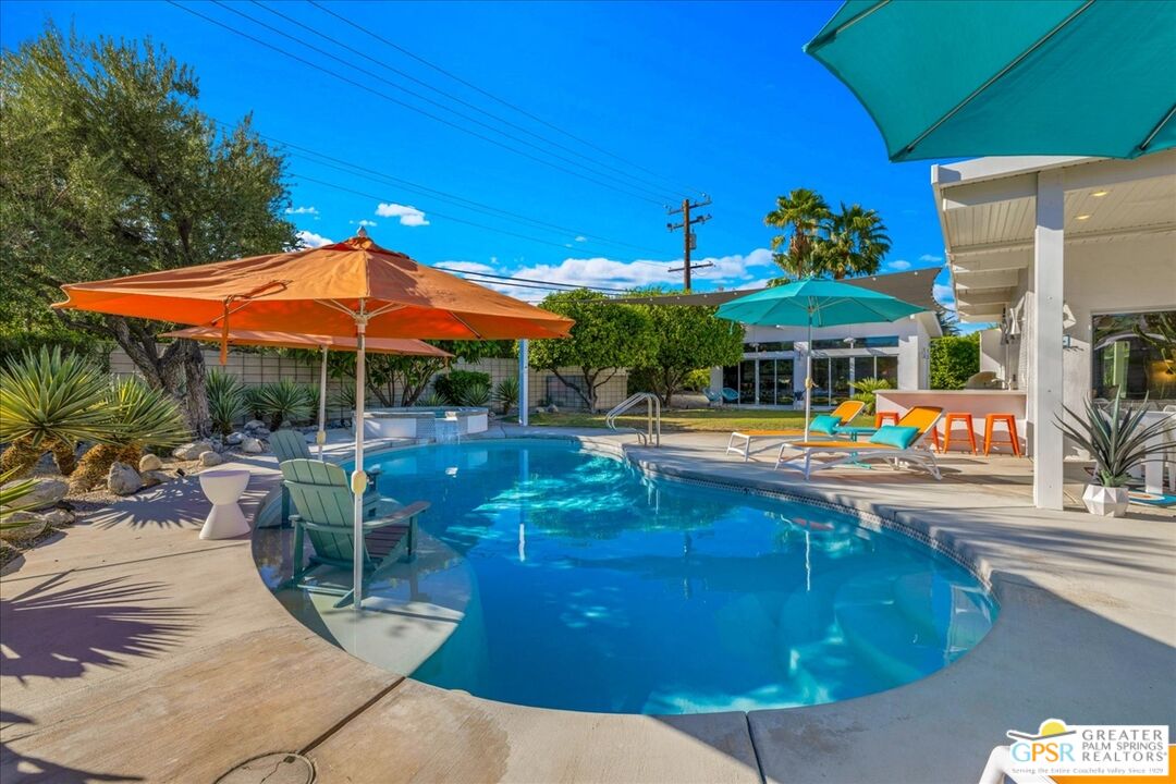 657 N Juanita Dr