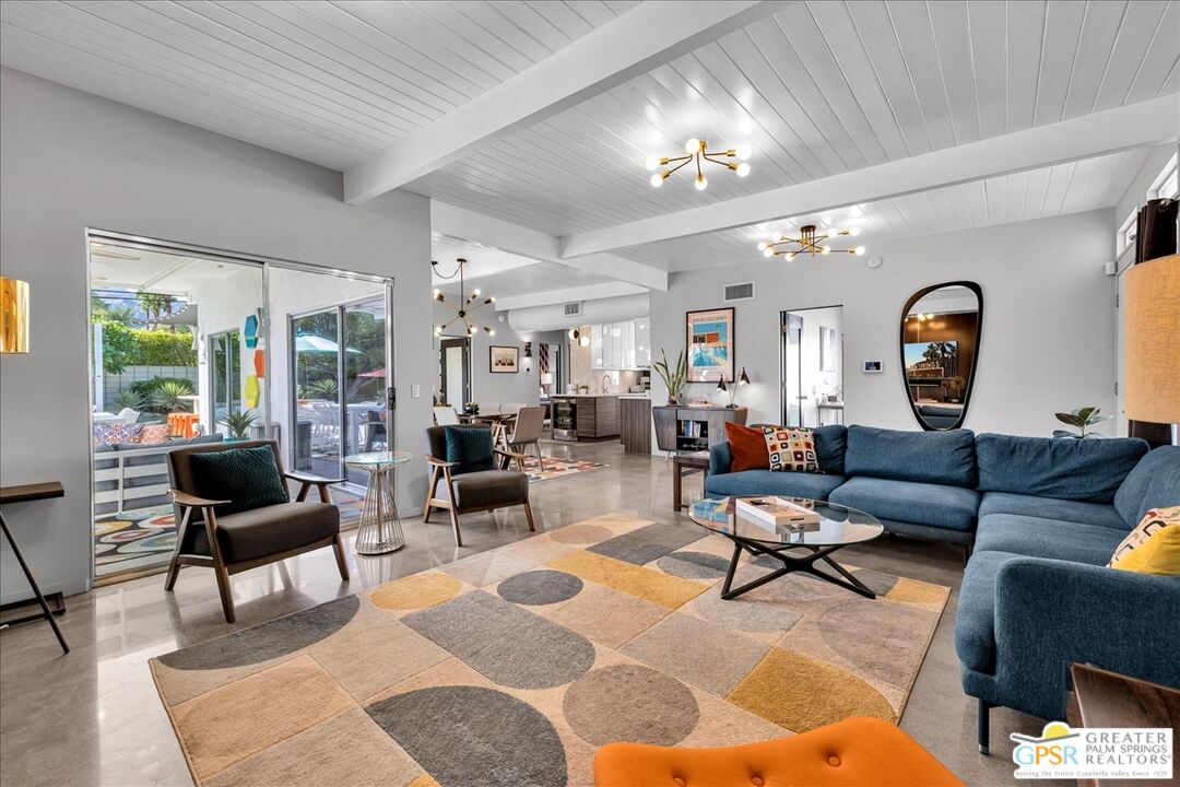 657 N Juanita Dr
