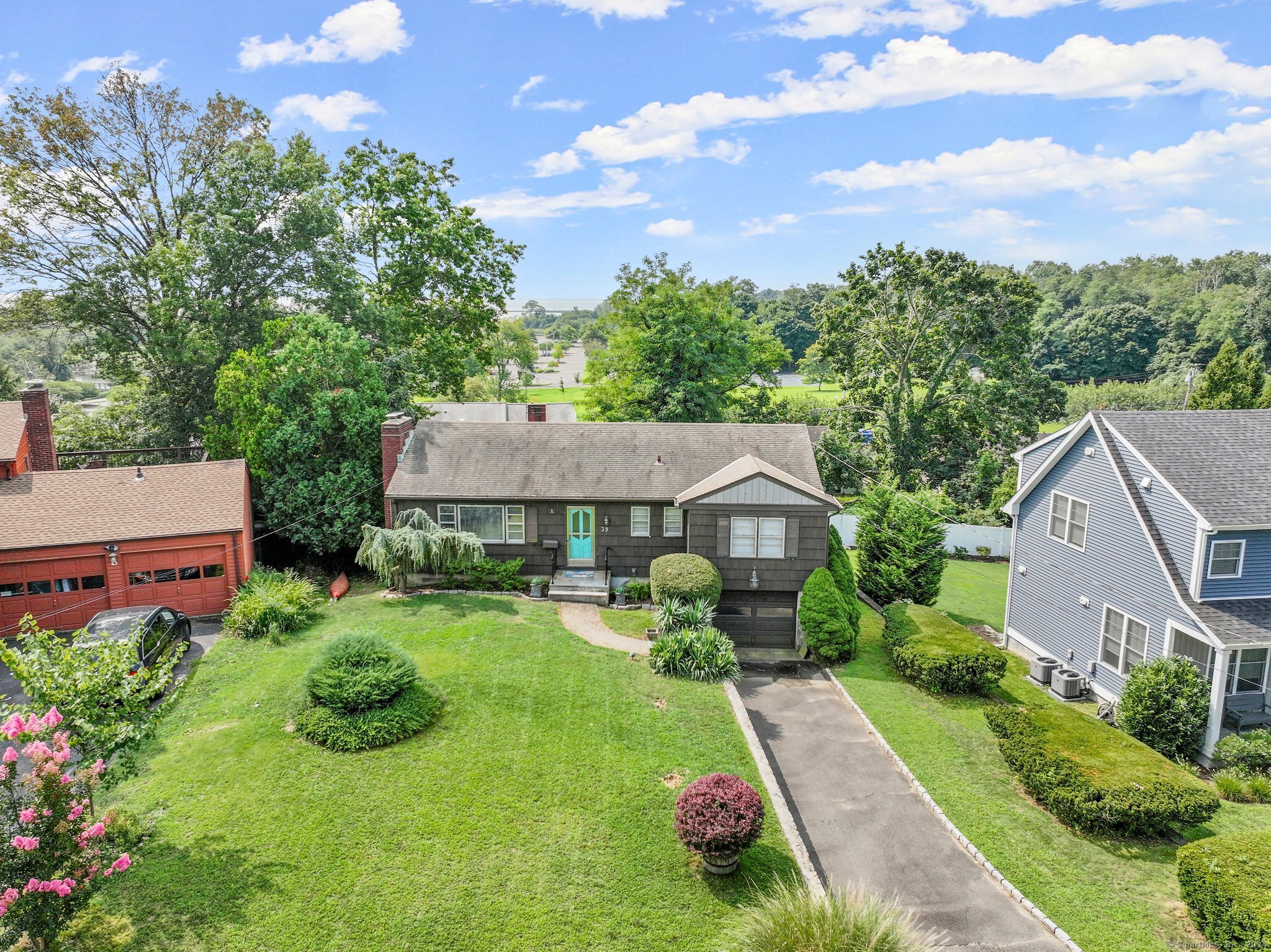 39 Aquila Road