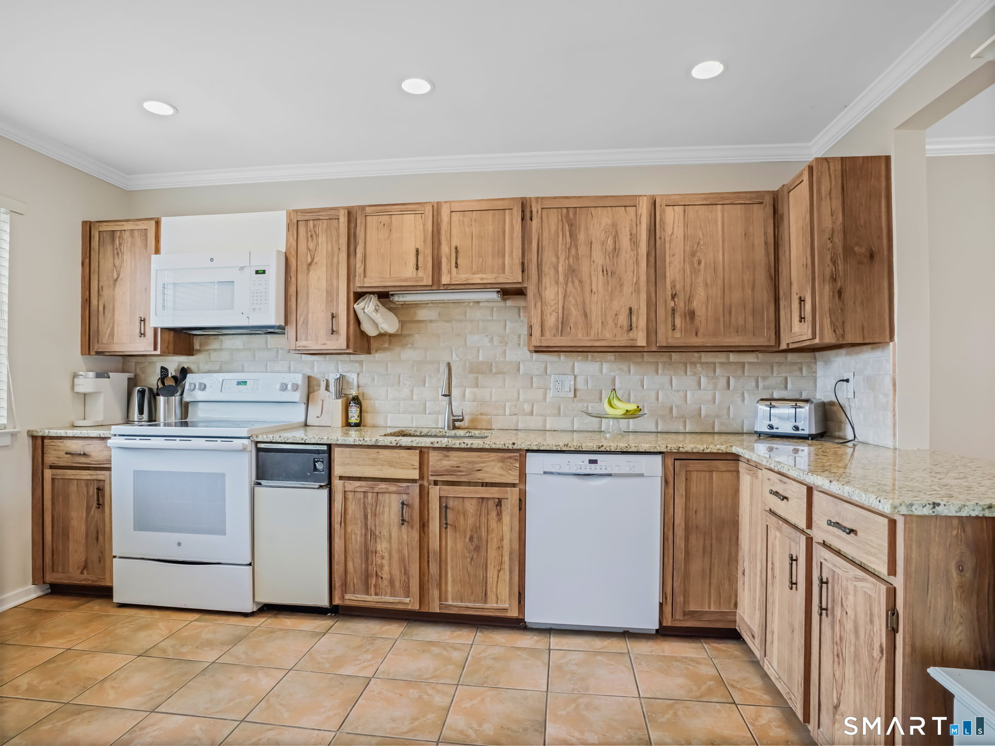 16 Bouton Street East (16) B6