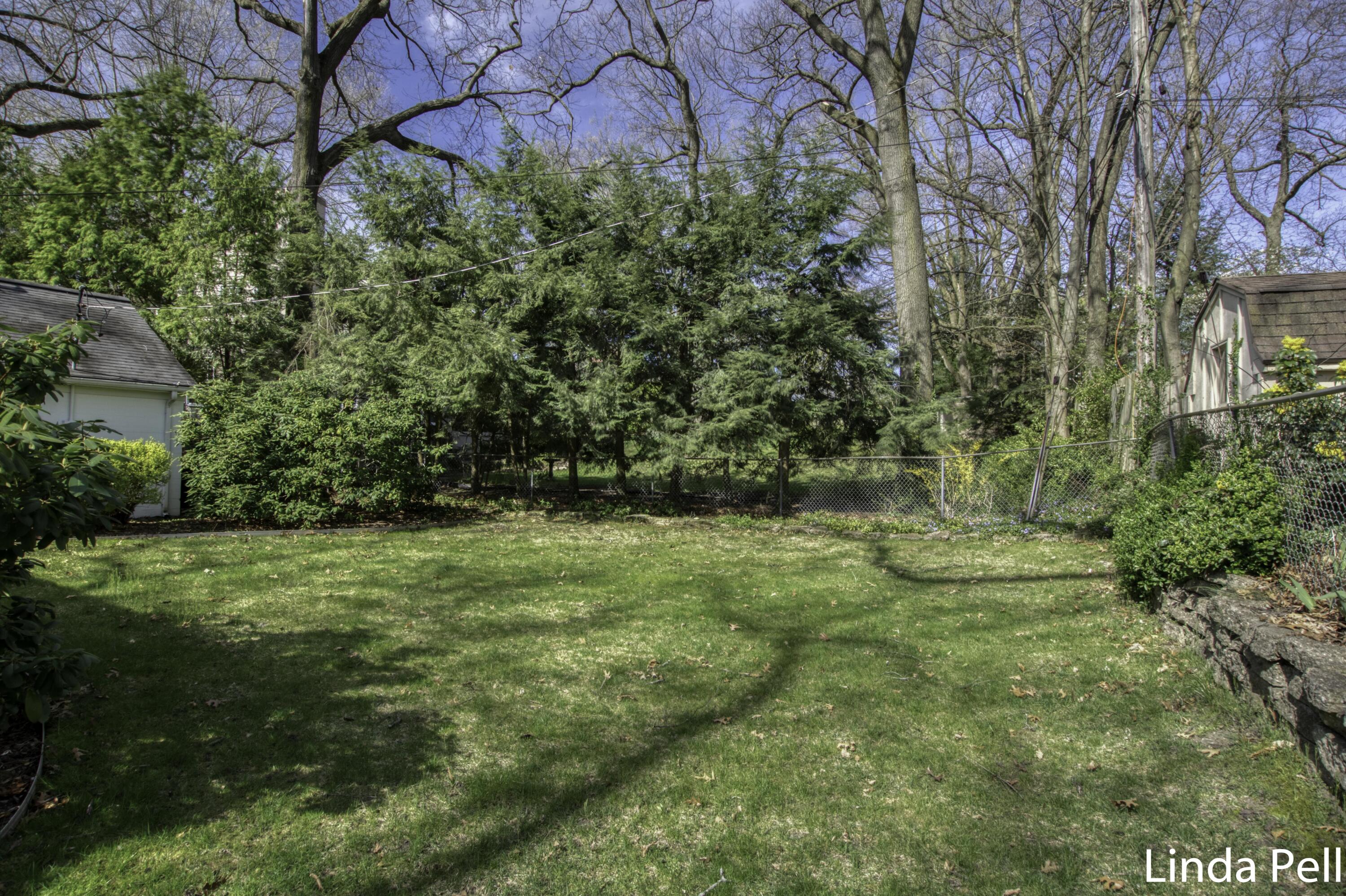 1047 Gladstone Drive SE