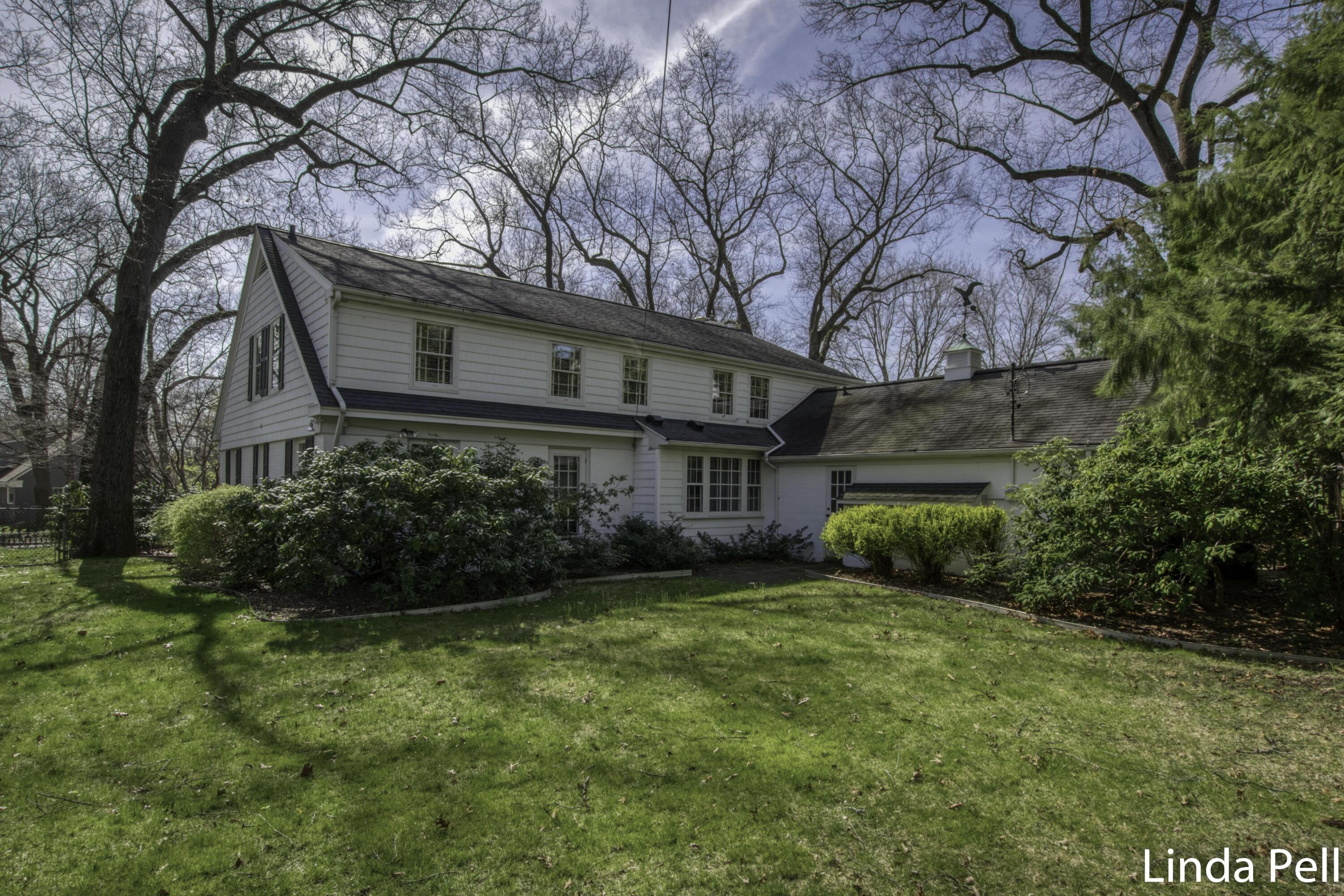 1047 Gladstone Drive SE