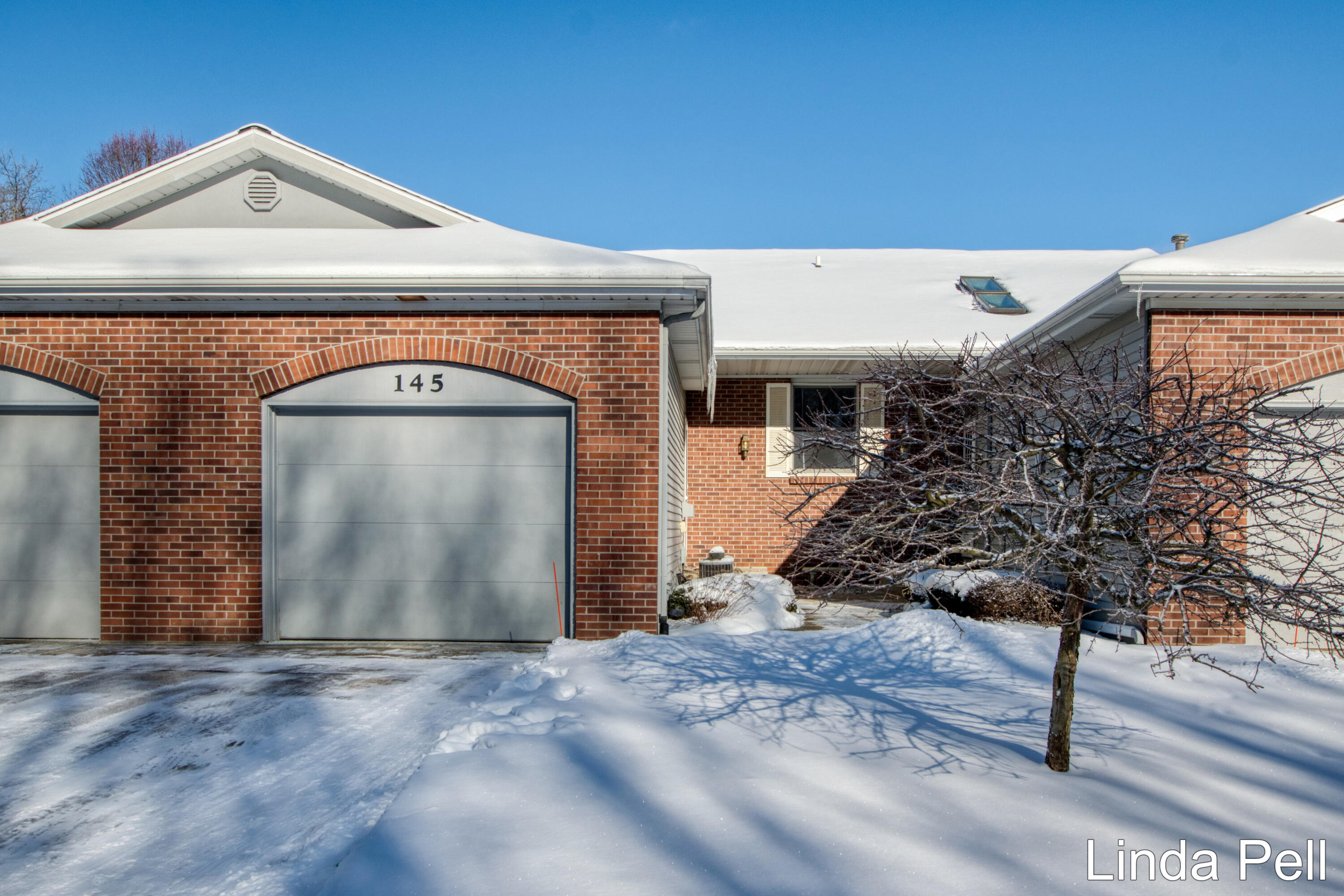 145 Laurelwood Court SW