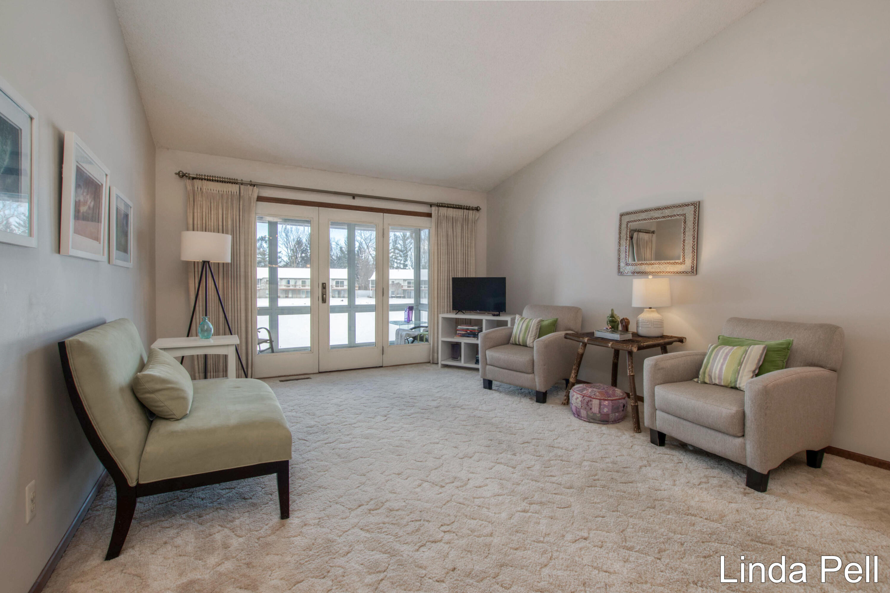 145 Laurelwood Court SW