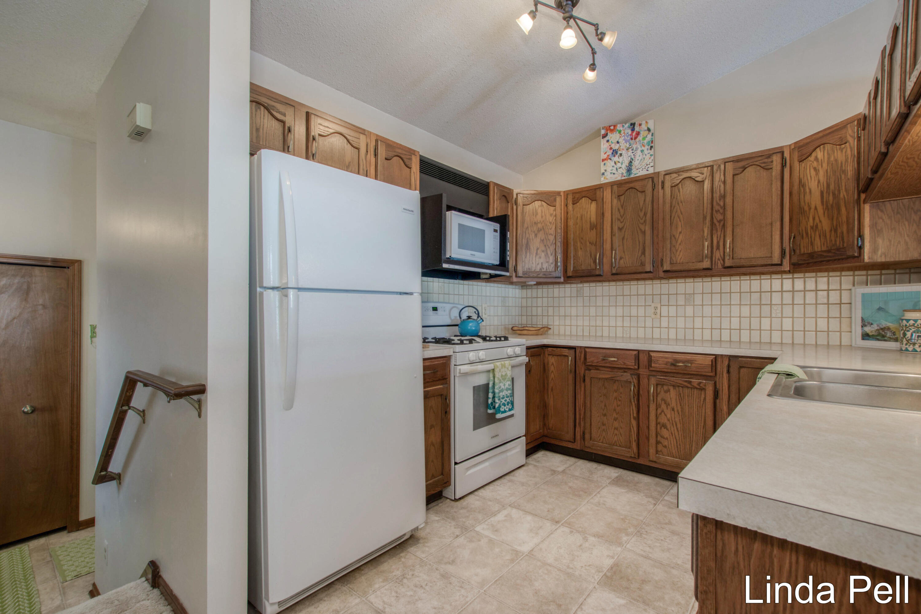 145 Laurelwood Court SW
