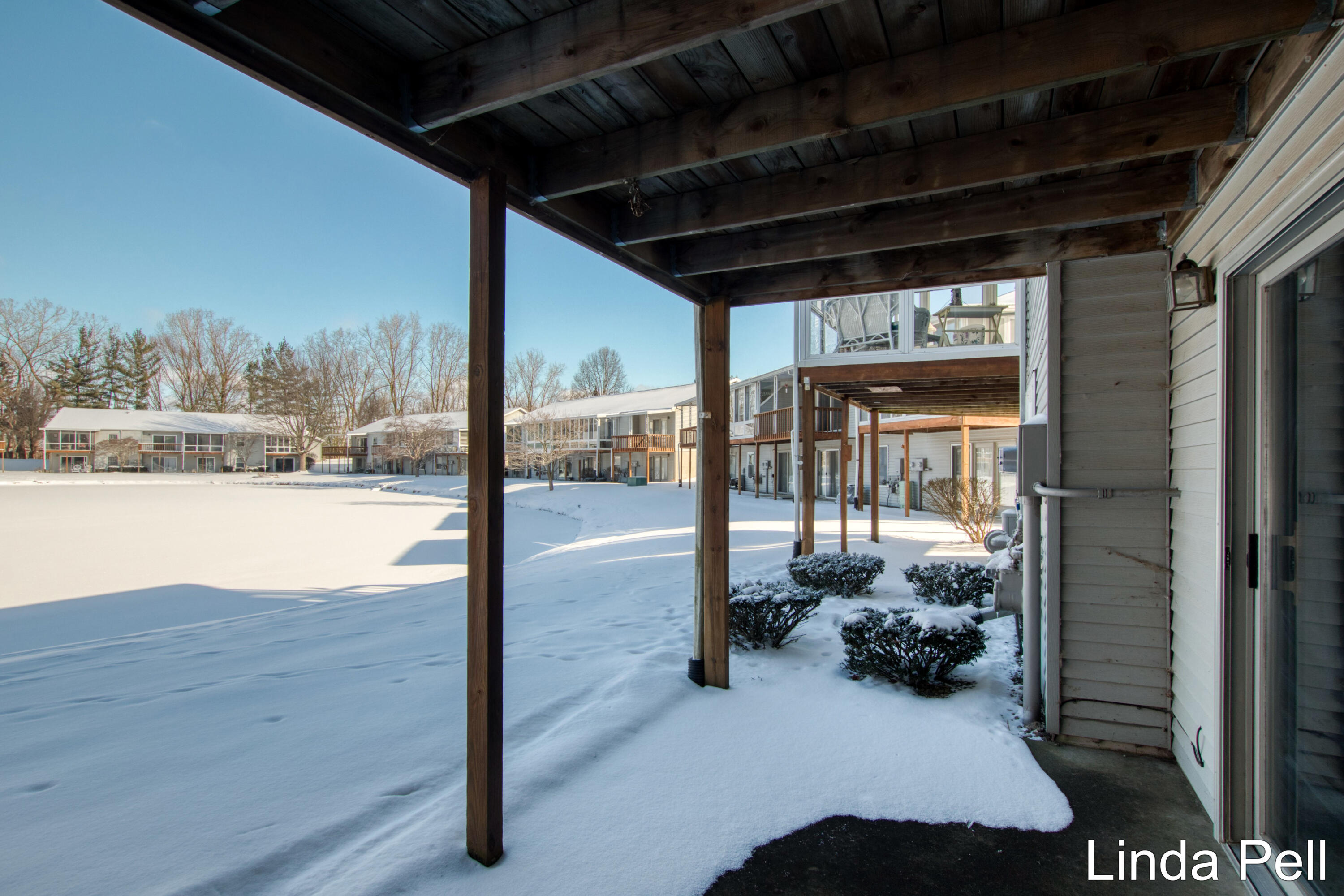 145 Laurelwood Court SW