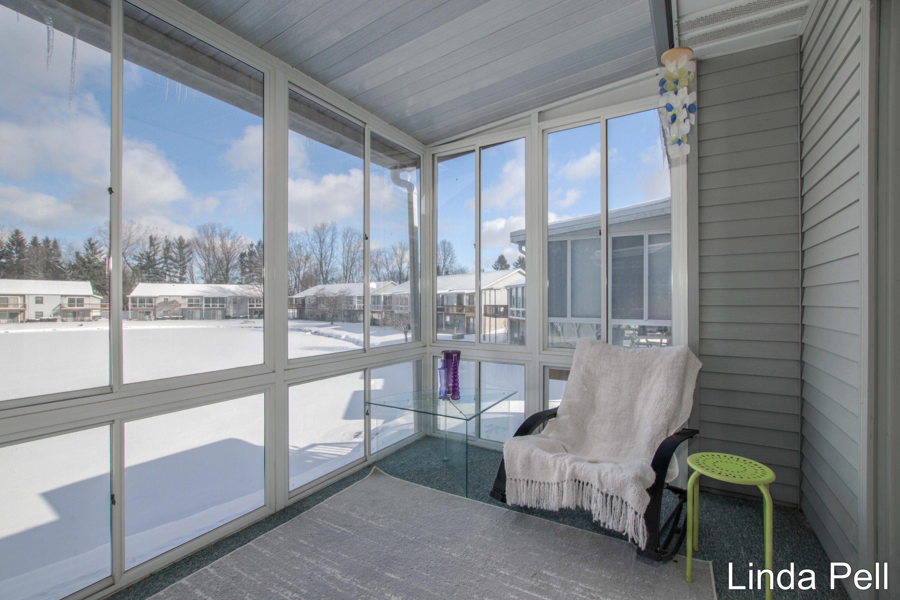 145 Laurelwood Court SW