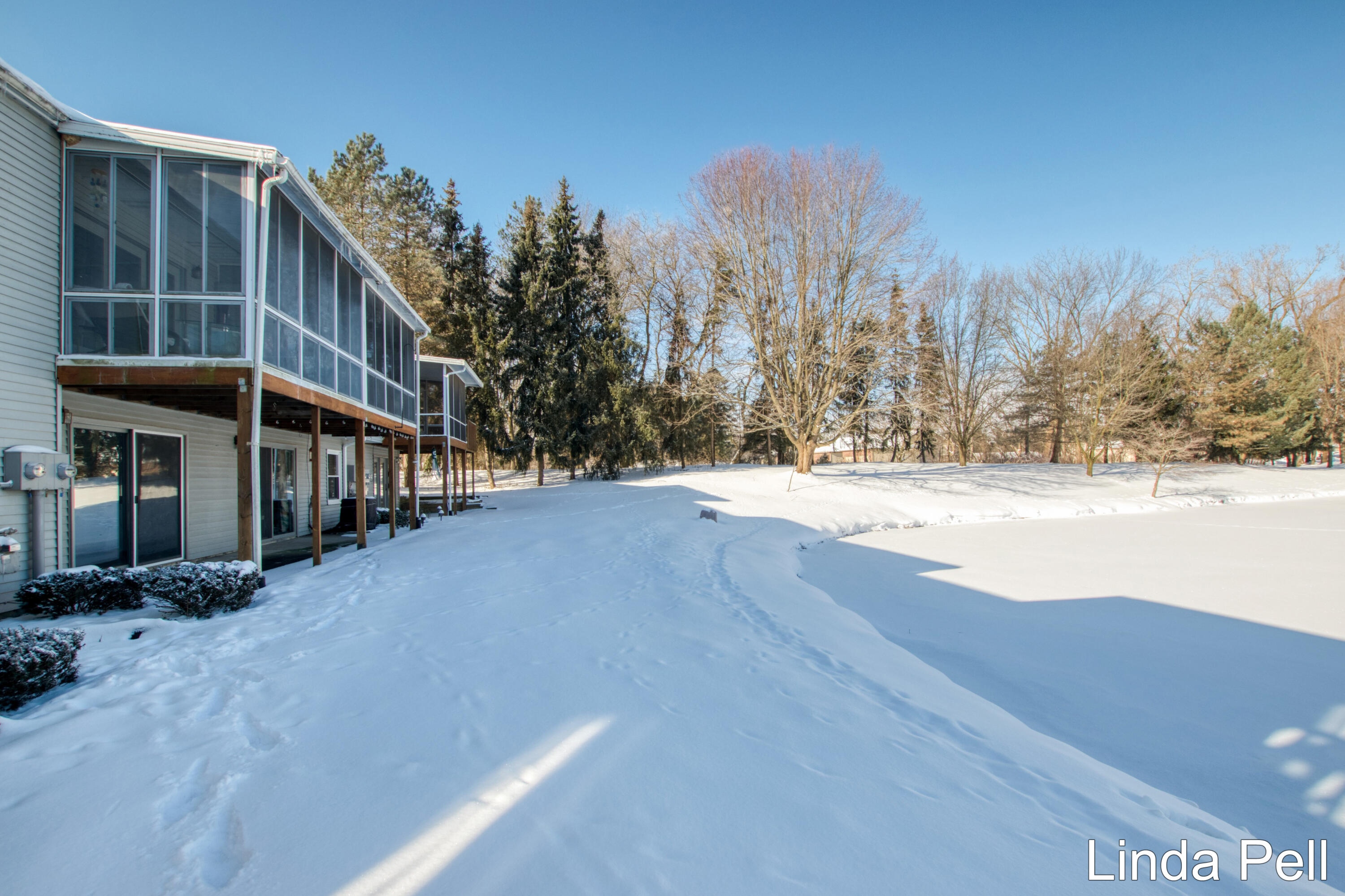 145 Laurelwood Court SW