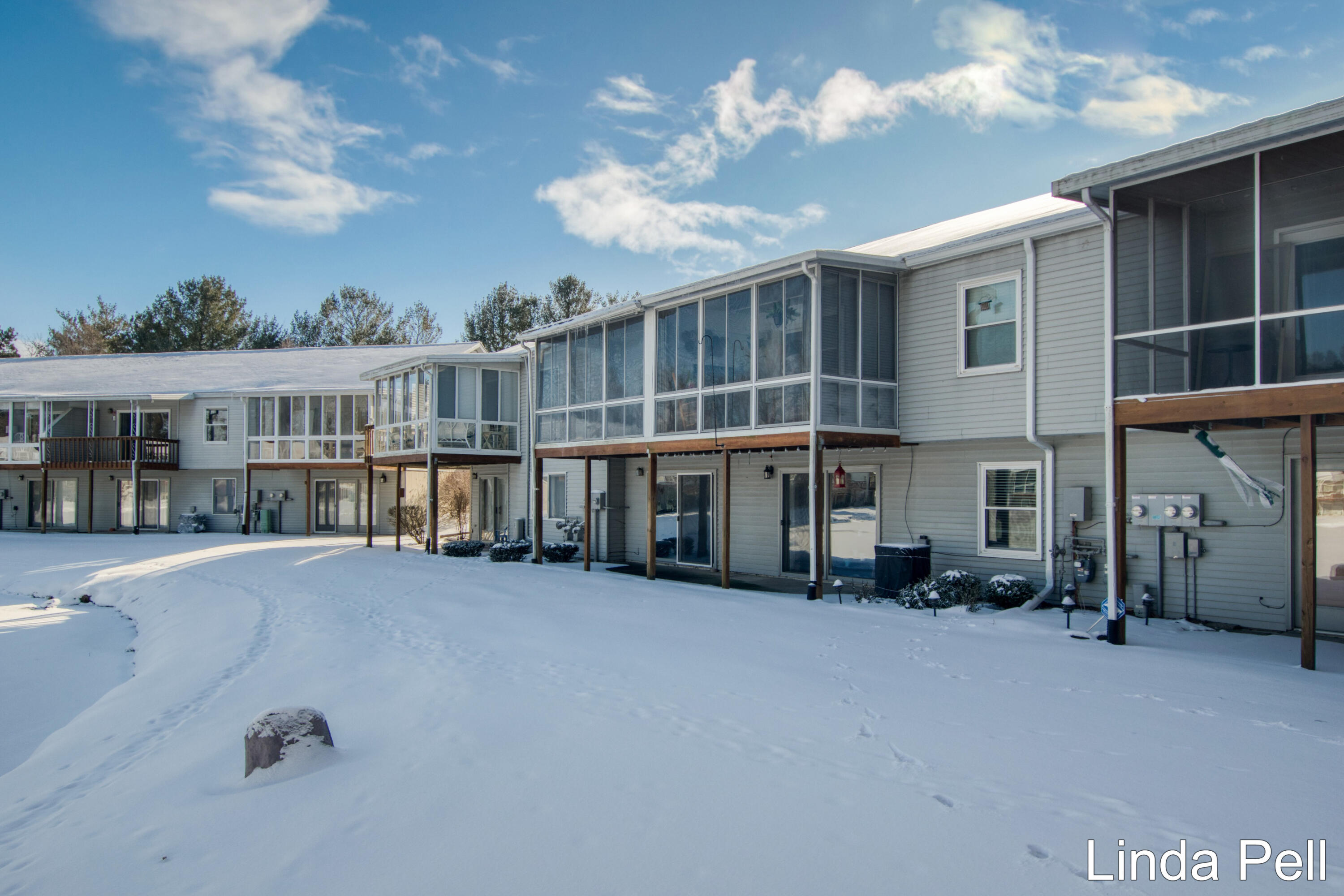 145 Laurelwood Court SW