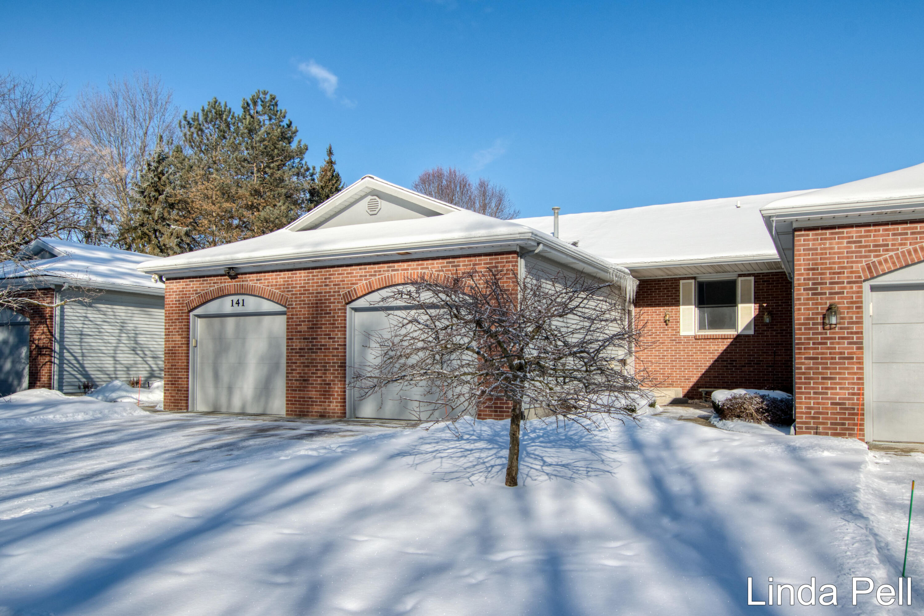 145 Laurelwood Court SW