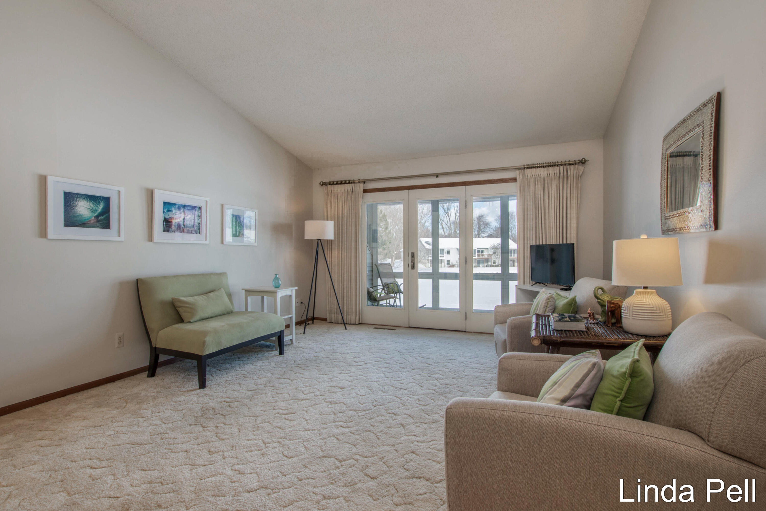 145 Laurelwood Court SW