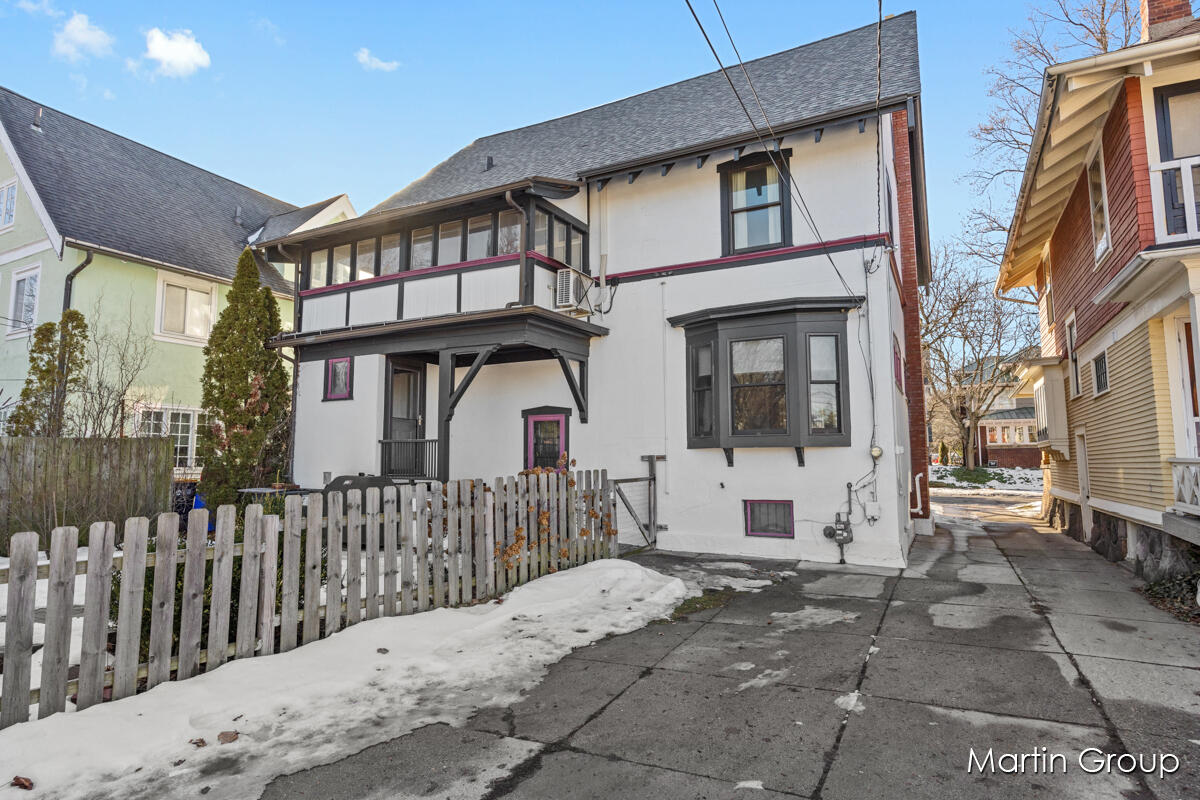 320 Benjamin Avenue SE