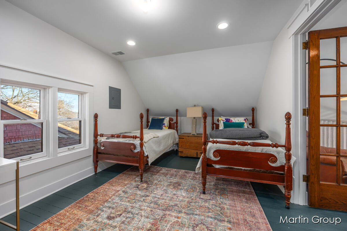 320 Benjamin Avenue SE