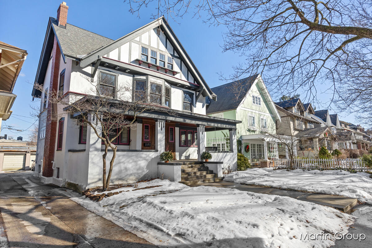 320 Benjamin Avenue SE