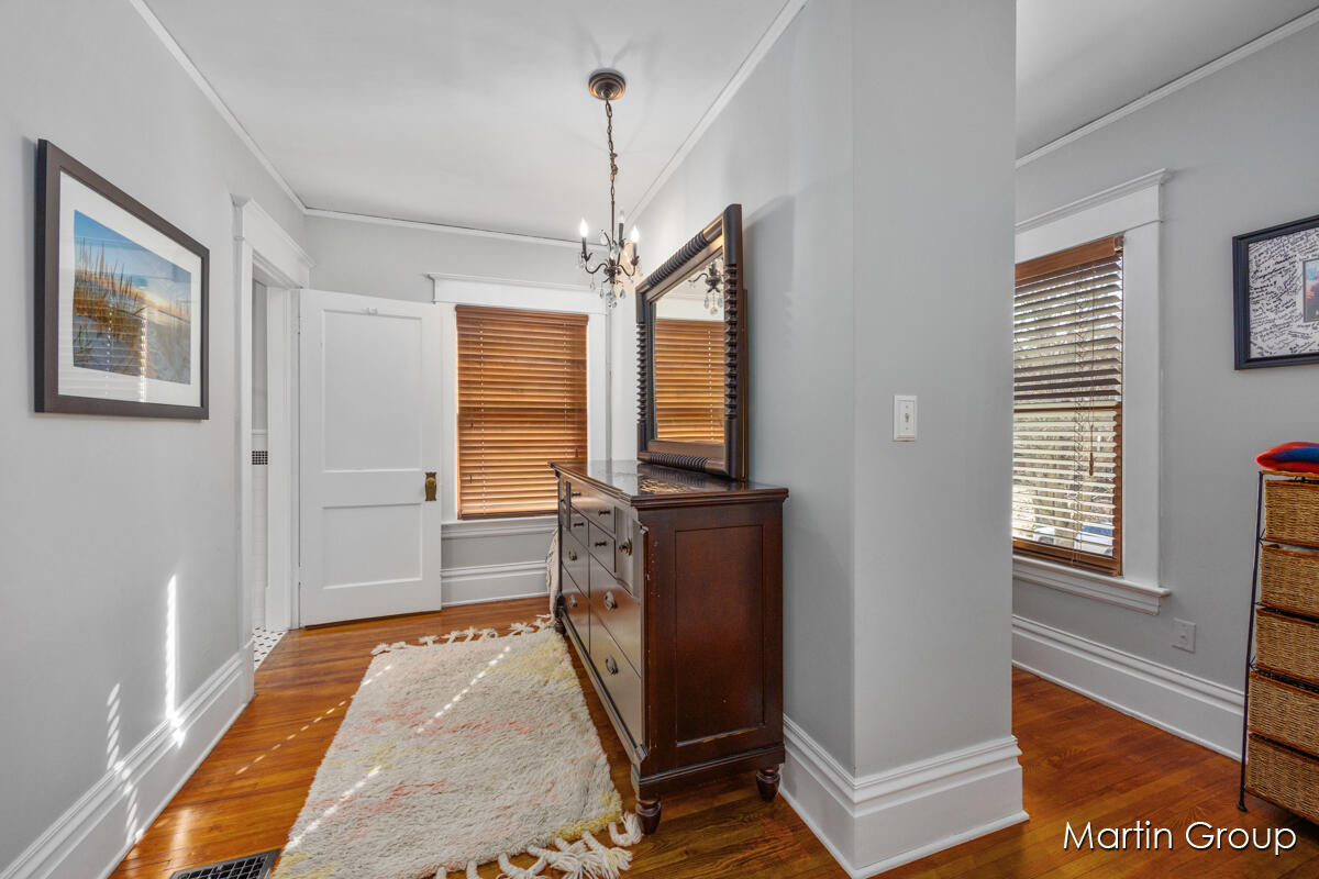 320 Benjamin Avenue SE