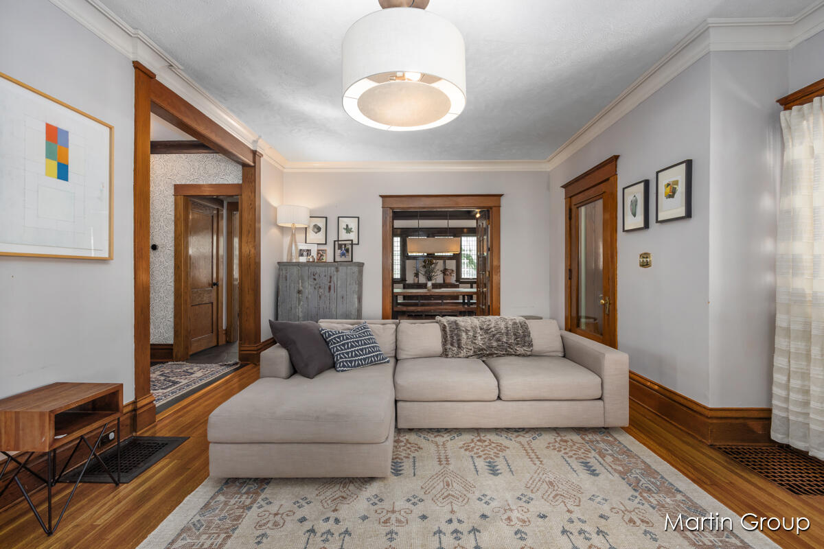 320 Benjamin Avenue SE