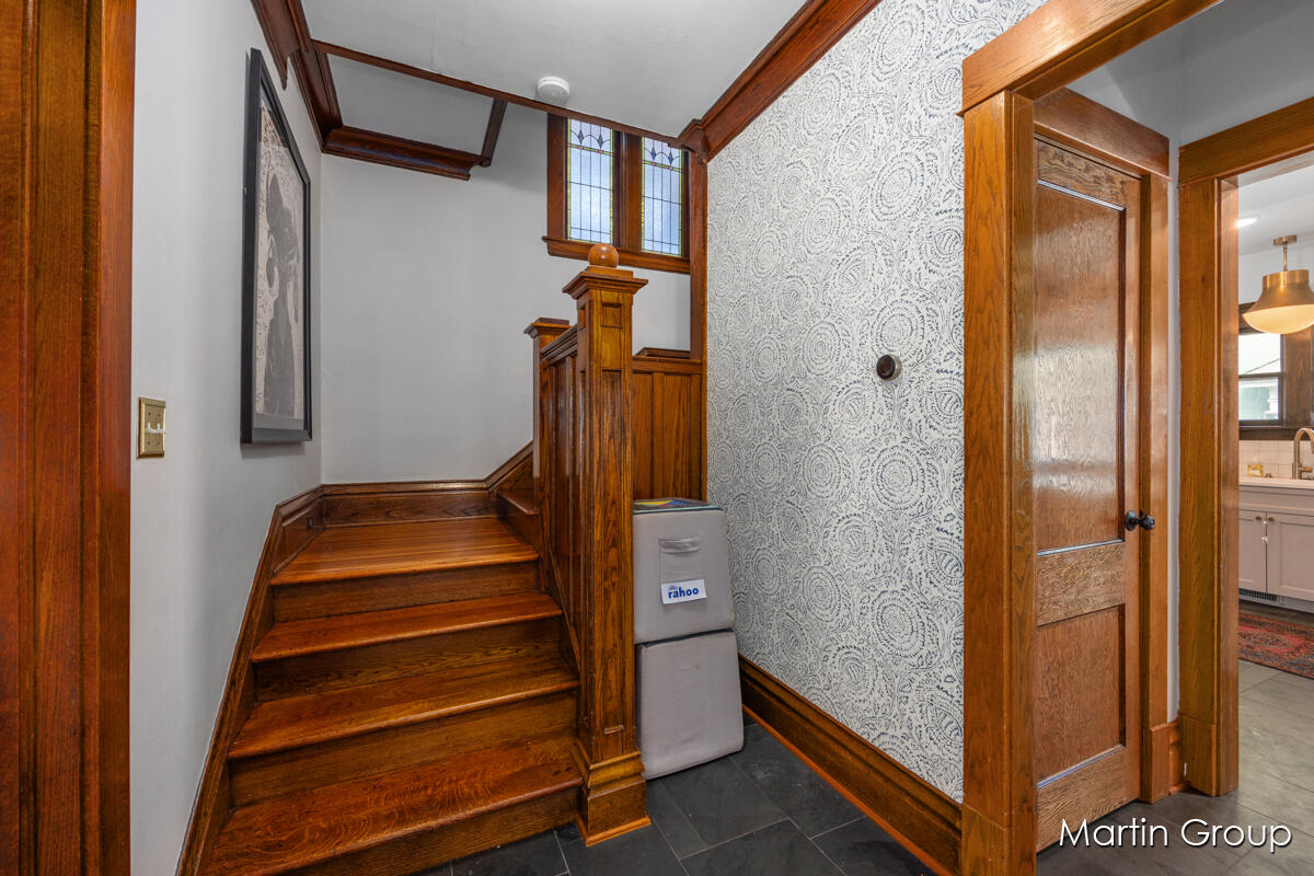 320 Benjamin Avenue SE