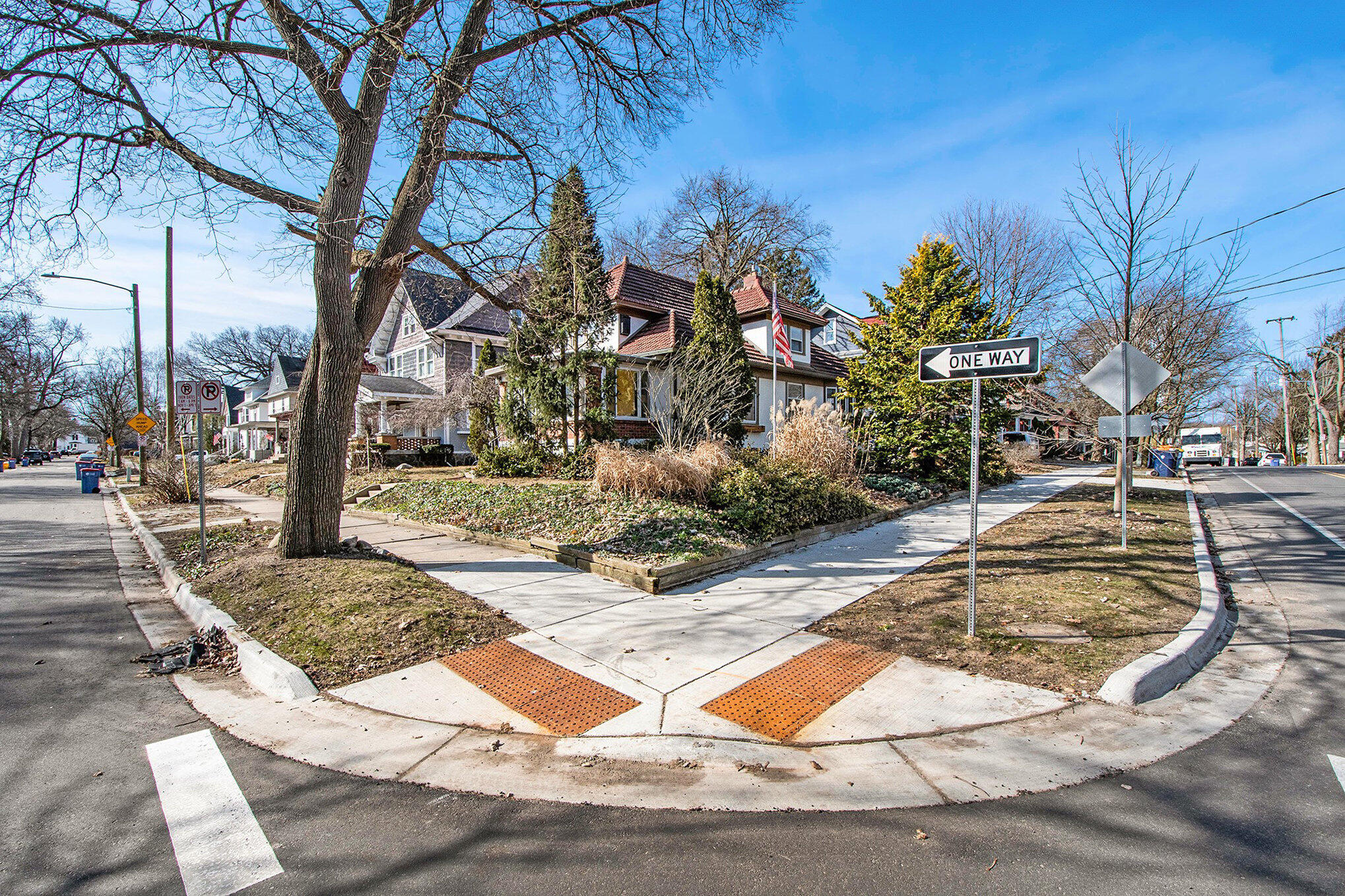 303 Woodmere Avenue SE