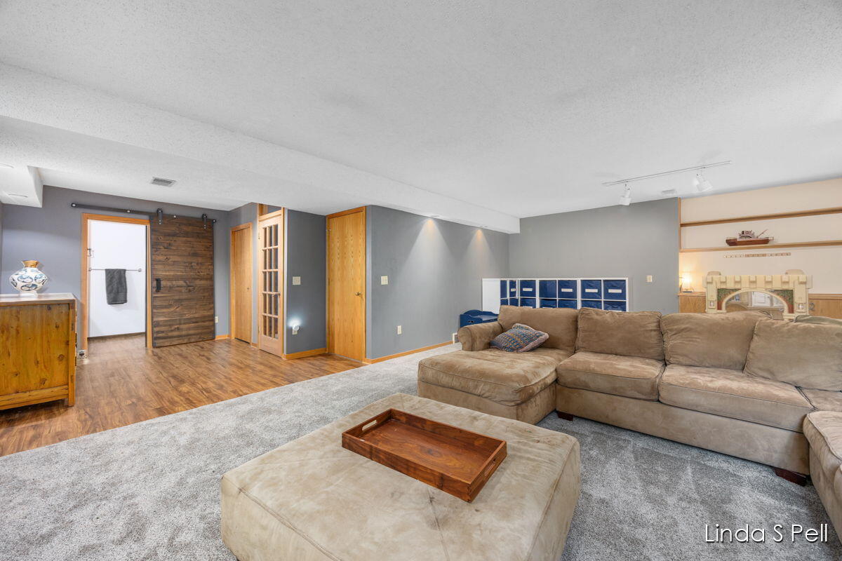 6636 E Riverwoods Court NE