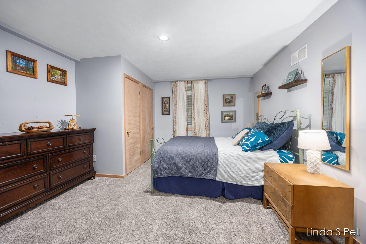 6636 E Riverwoods Court NE