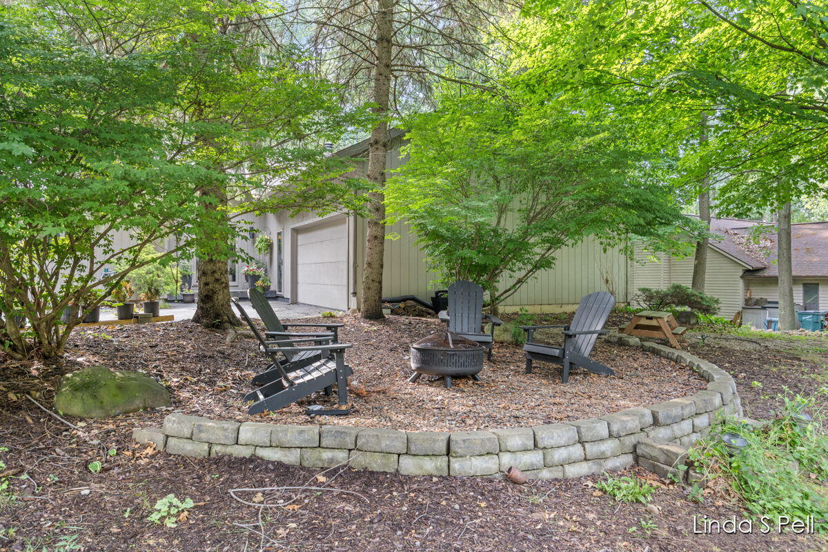 6636 E Riverwoods Court NE